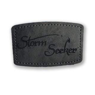 Storm Seeker - Kunstleder-Patch „Logo“ (Grau / rund)